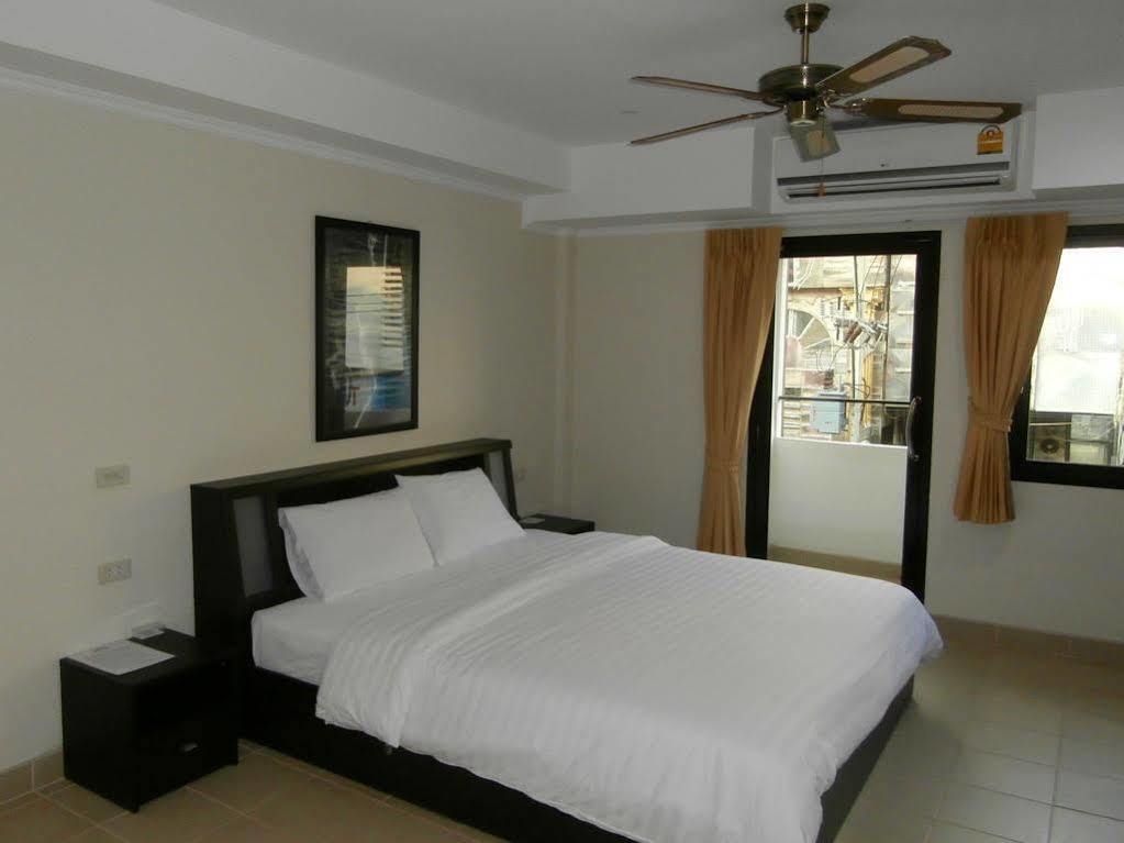 The Classroom Hotel Pattaya Exterior foto