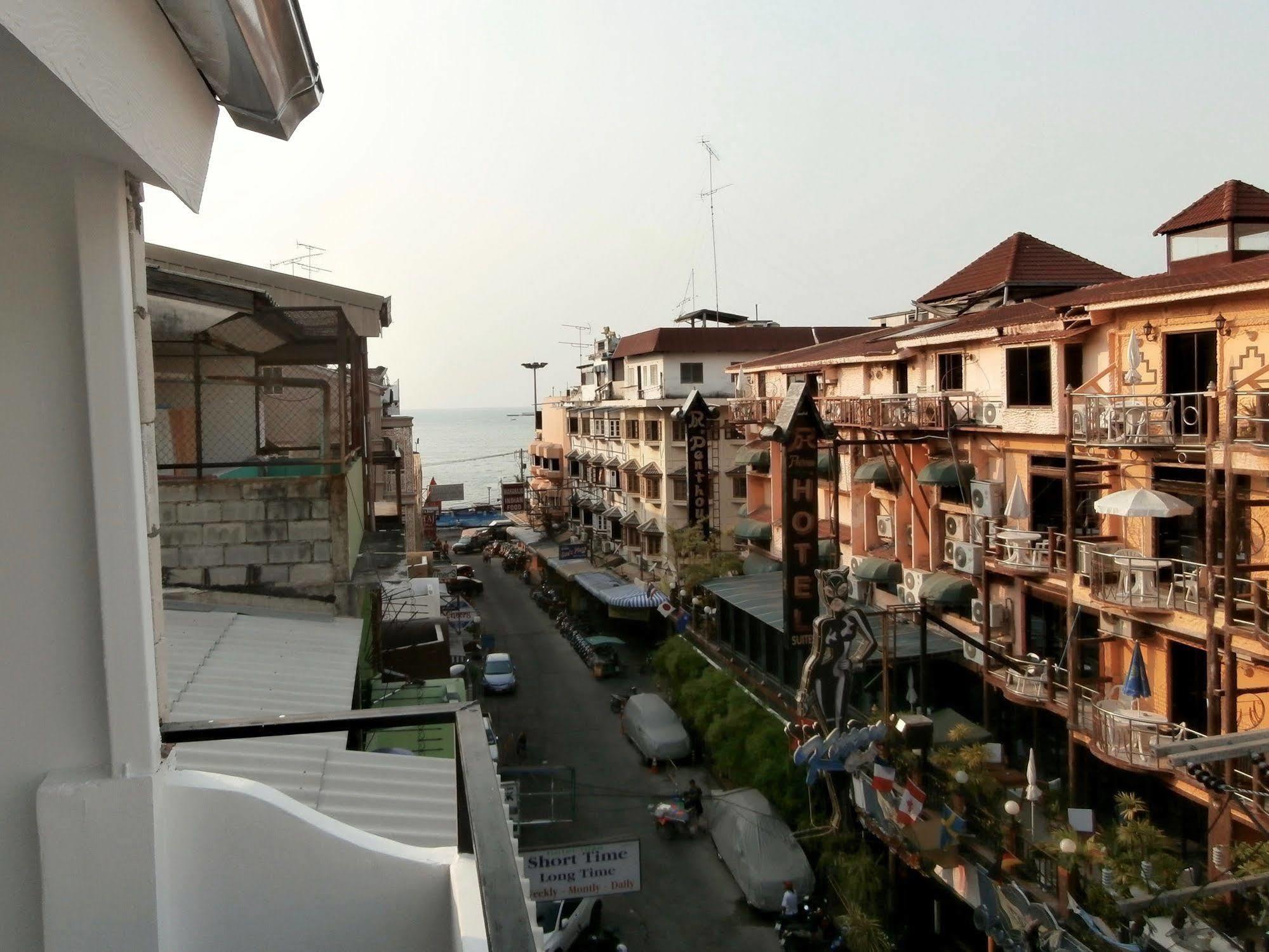 The Classroom Hotel Pattaya Exterior foto