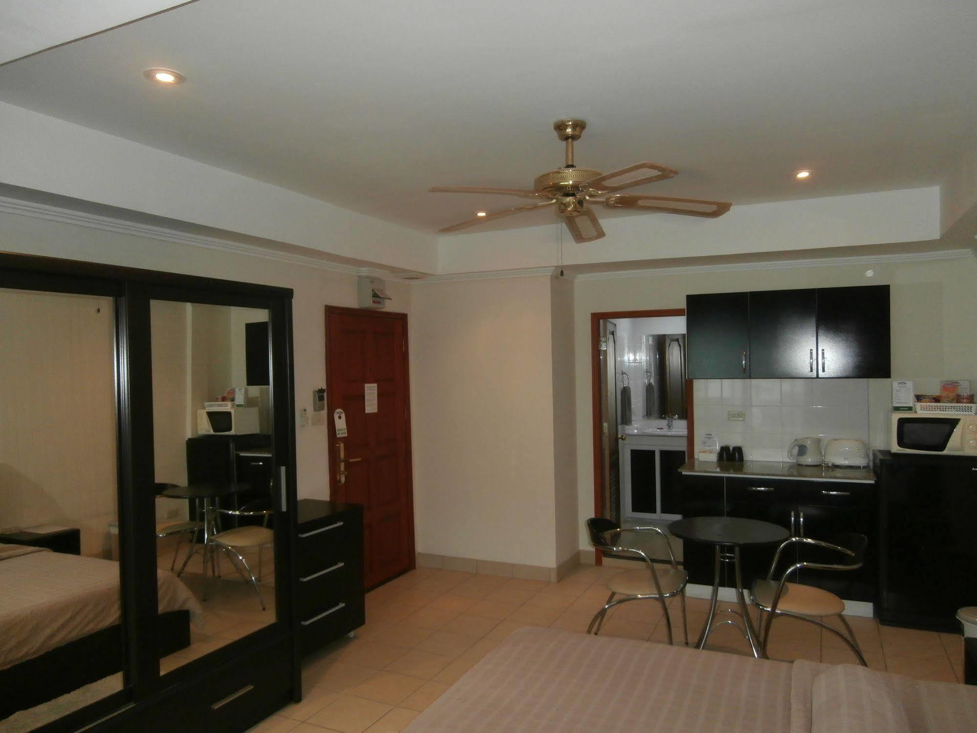 The Classroom Hotel Pattaya Exterior foto