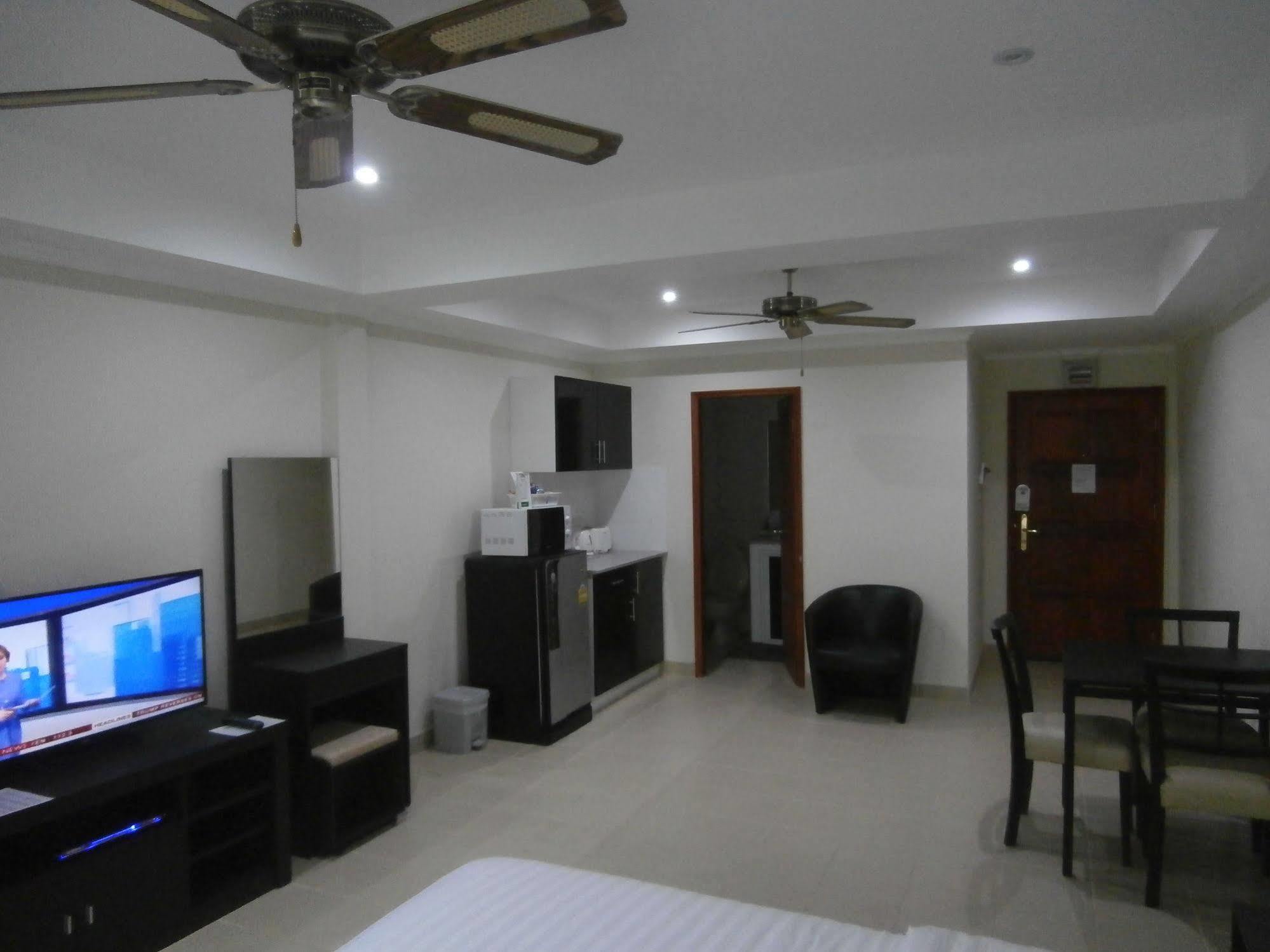 The Classroom Hotel Pattaya Exterior foto