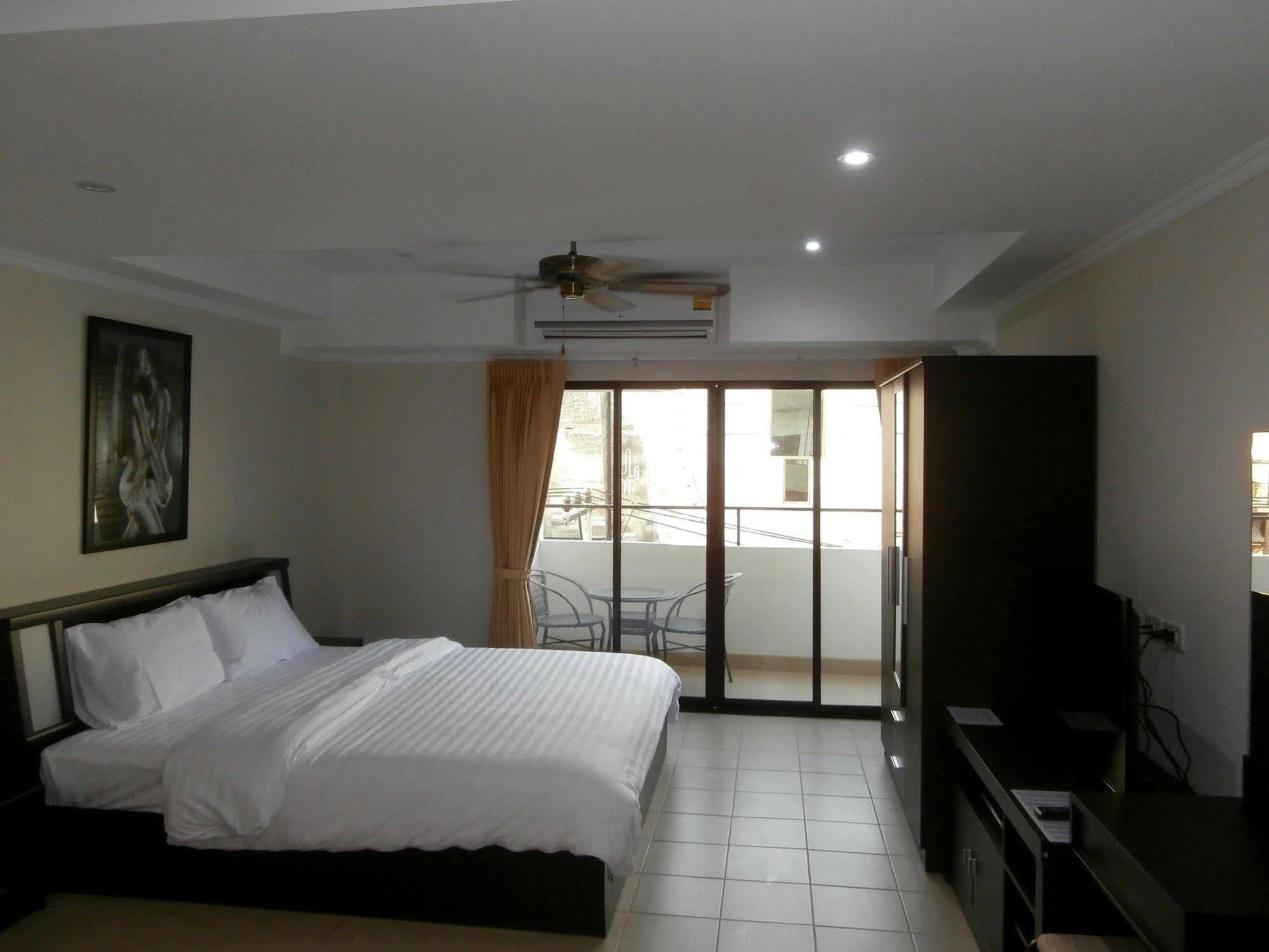 The Classroom Hotel Pattaya Exterior foto