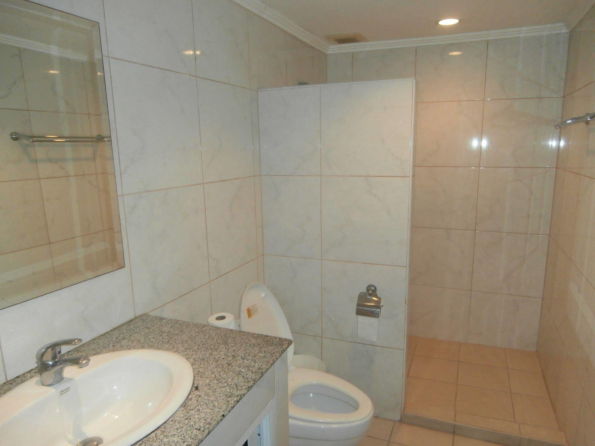 The Classroom Hotel Pattaya Exterior foto